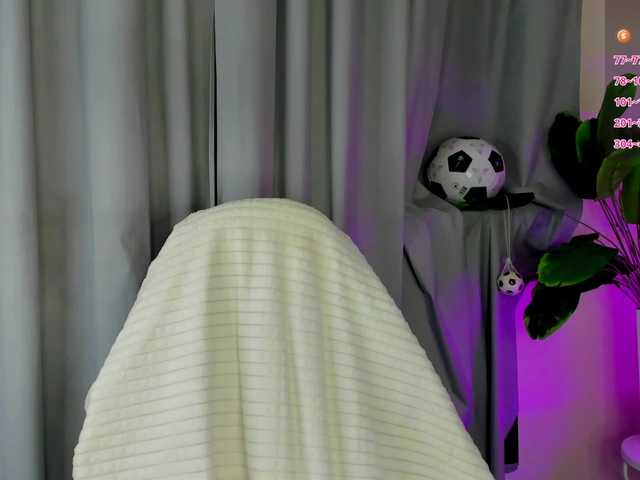 IceStrawberry live cam on BongaCams