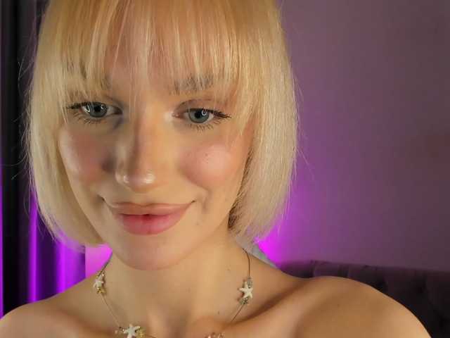 IceStrawberry live cam on BongaCams