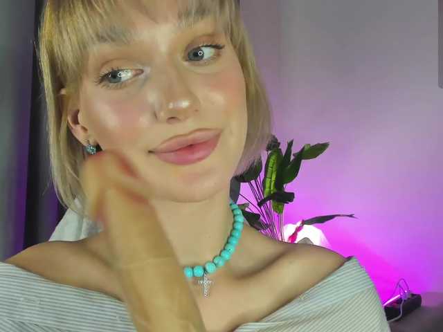 IceStrawberry live cam on BongaCams