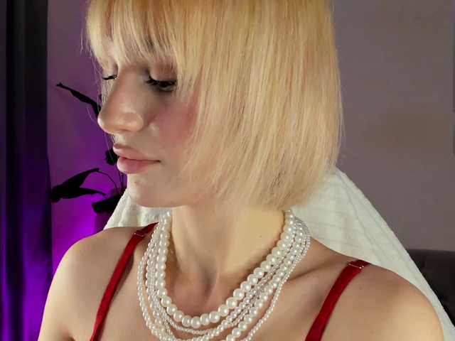 IceStrawberry live cam on BongaCams