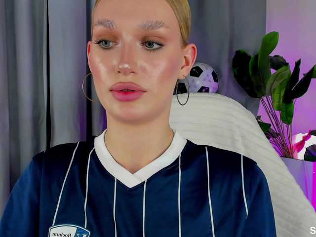 IceStrawberry live cam on BongaCams