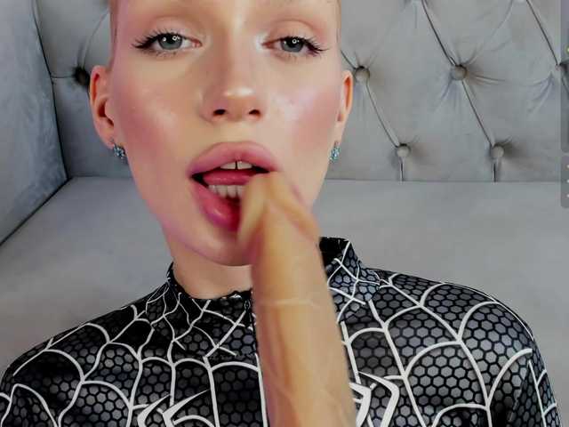IceStrawberry live cam on BongaCams