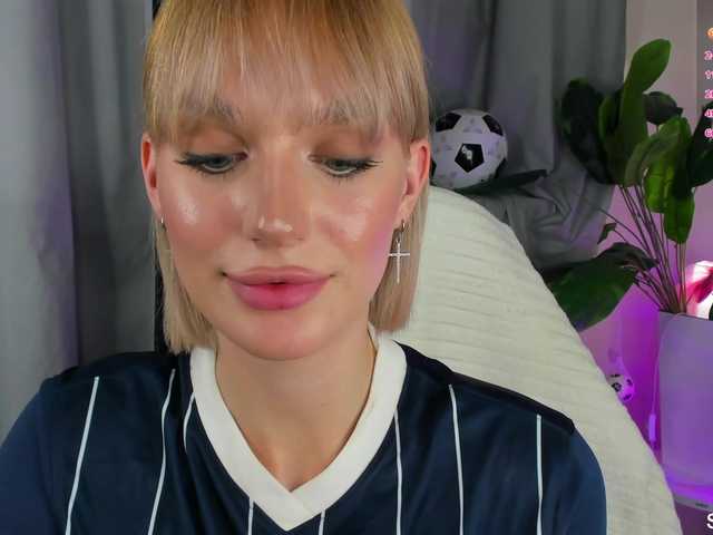 IceStrawberry live cam on BongaCams