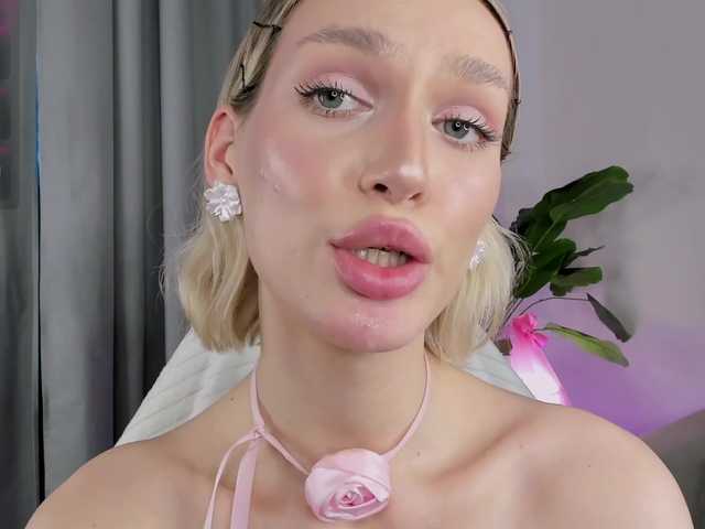 le modèle IceStrawberry est en webcam porno dans un show sur le site bongacams, il possède les tags suivants: White/Caucasian,Blonde,Shaved