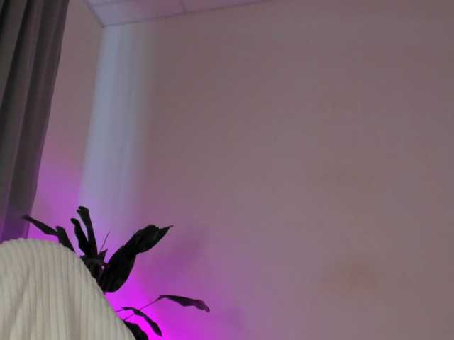 IceStrawberry live cam on BongaCams