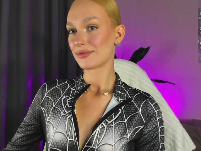 IceStrawberry live cam on BongaCams
