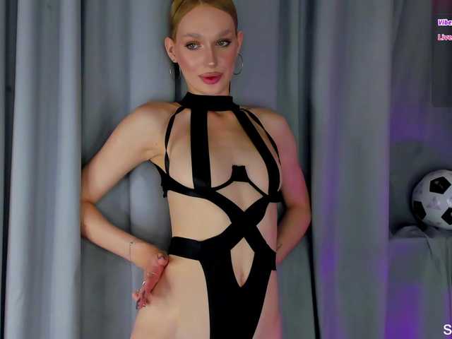 IceStrawberry live cam on BongaCams