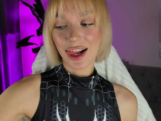 IceStrawberry live cam on BongaCams