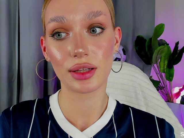IceStrawberry live cam on BongaCams