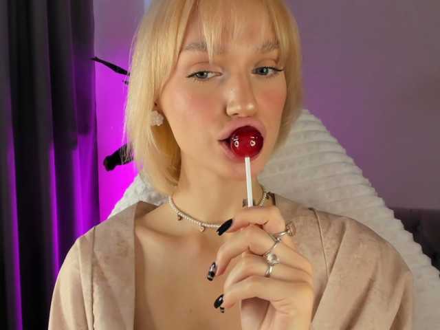 IceStrawberry live cam on BongaCams