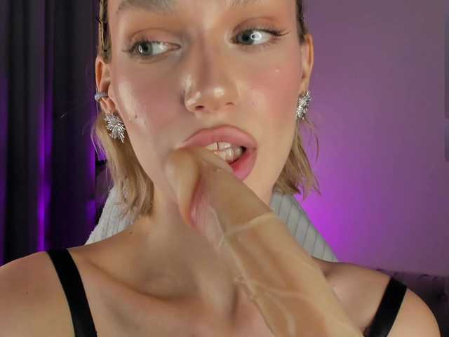 IceStrawberry live cam on BongaCams