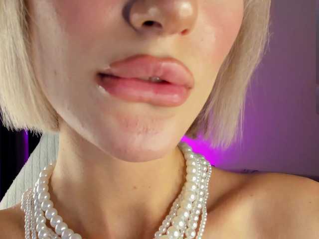 IceStrawberry live cam on BongaCams