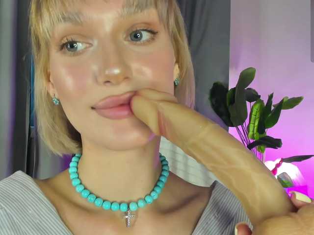 IceStrawberry live cam on BongaCams