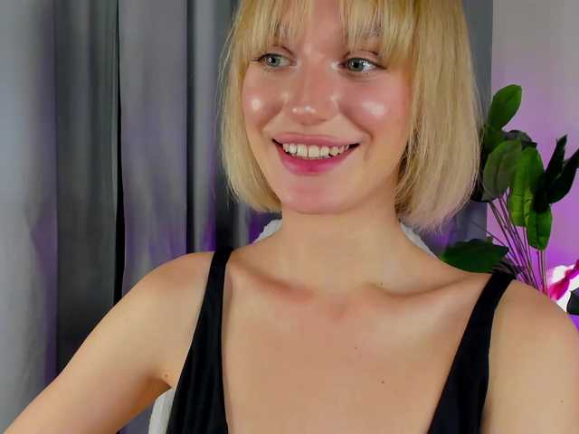 IceStrawberry live cam on BongaCams
