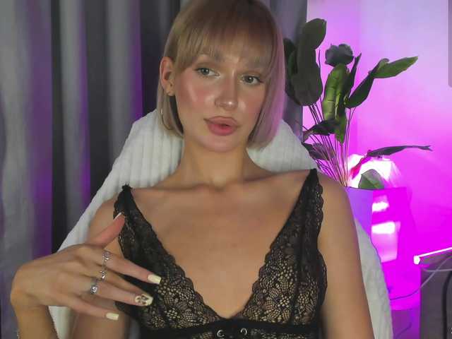 IceStrawberry live cam on BongaCams