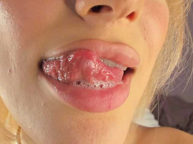 IceStrawberry live cam on BongaCams