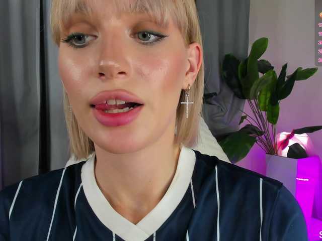 IceStrawberry live cam on BongaCams