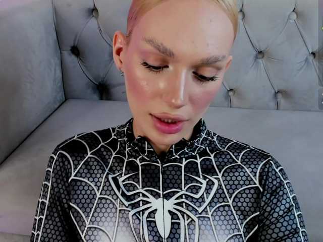 IceStrawberry live cam on BongaCams
