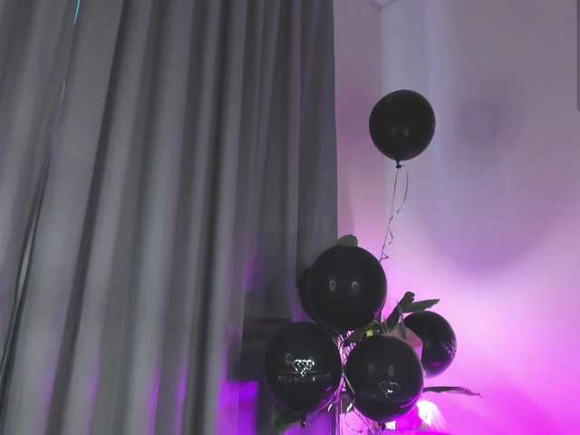 IceStrawberry live cam on BongaCams