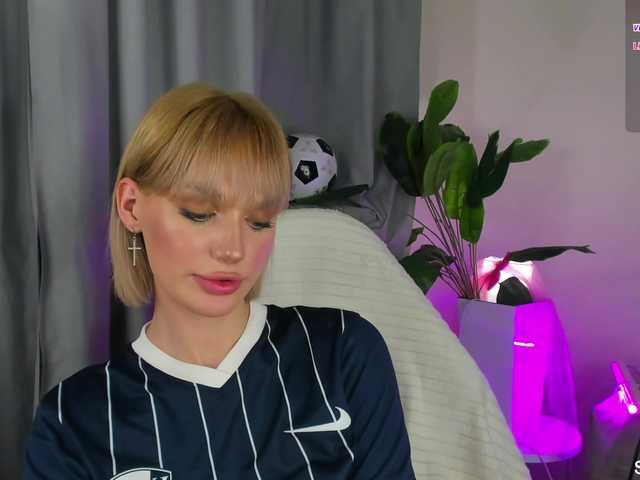 IceStrawberry live cam on BongaCams