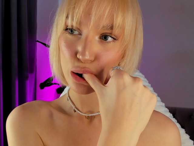IceStrawberry live cam on BongaCams