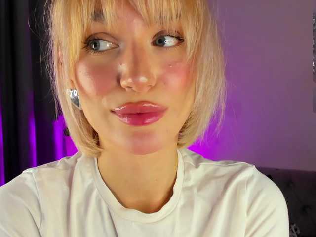 IceStrawberry live cam