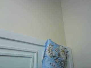 Sexypetiteher's Live Webcam