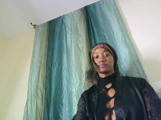 Sexypetiteher's Live Webcam