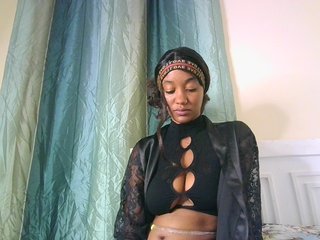 Sexypetiteher's Live Webcam