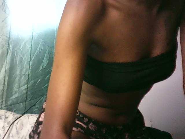 Sexypetiteher, live now on BongaCams