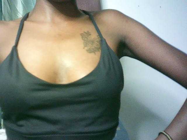 Sexypetiteher live cam on BongaCams