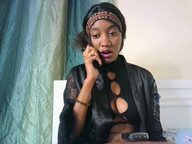Sexypetiteher live cam on BongaCams