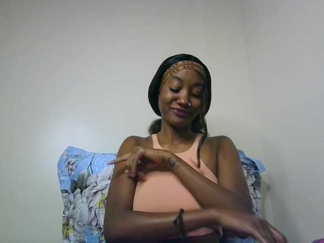 Sexypetiteher live cam on BongaCams