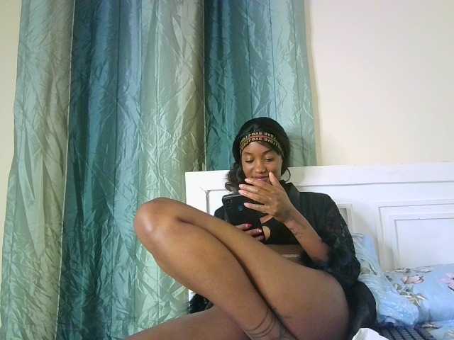 Sexypetiteher live cam on BongaCams