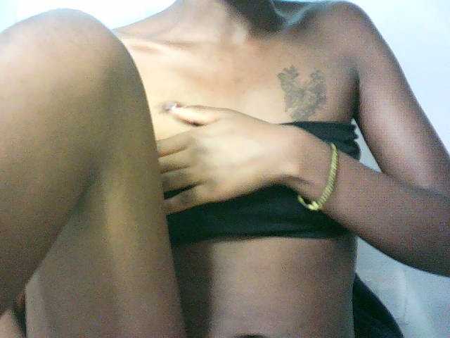 Sexypetiteher, live now on BongaCams