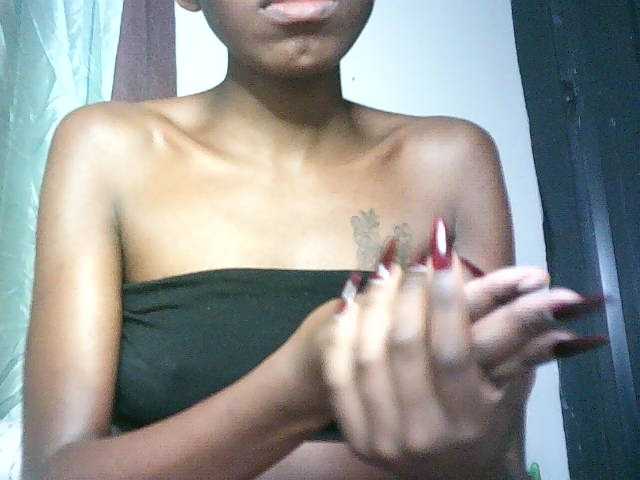 Sexypetiteher, live now on BongaCams