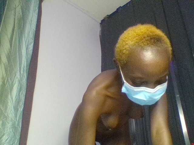Sexypetiteher live cam on BongaCams