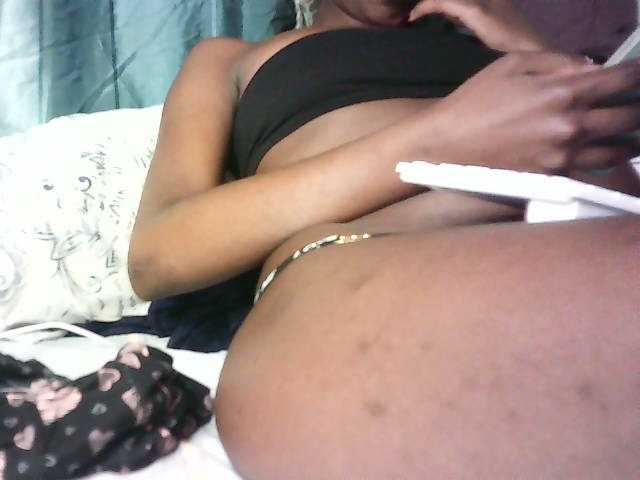 Sexypetiteher live cam