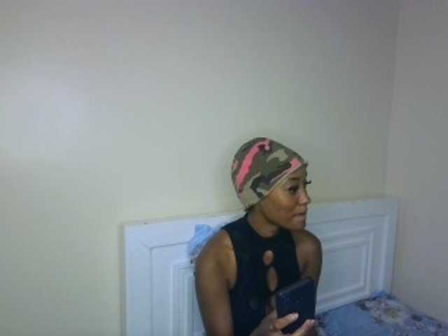 Sexypetiteher – currently Offline