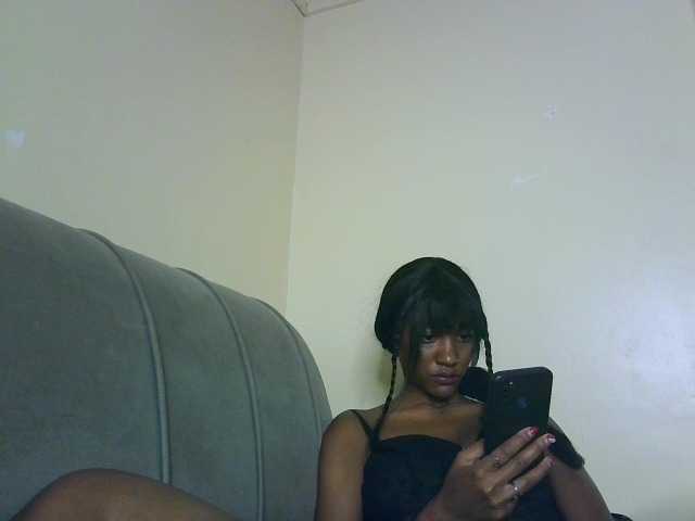 Sexypetiteher live cam on BongaCams