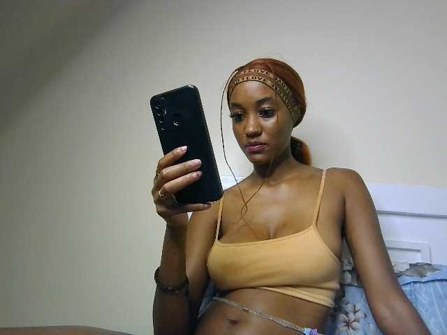 Sexypetiteher live cam on BongaCams