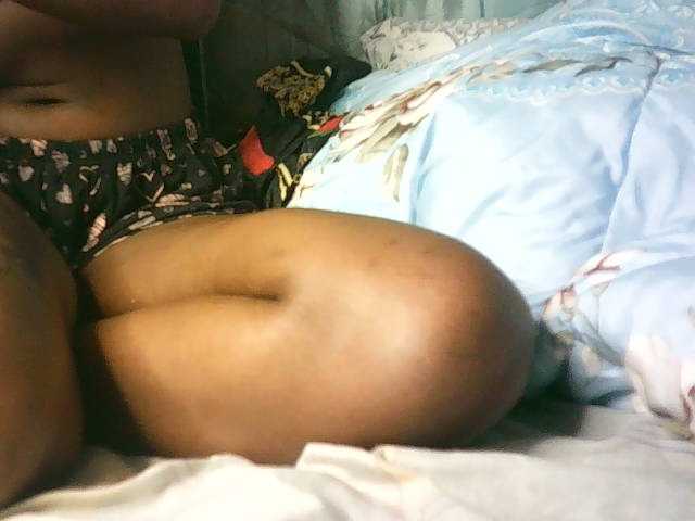 Sexypetiteher live cam preview
