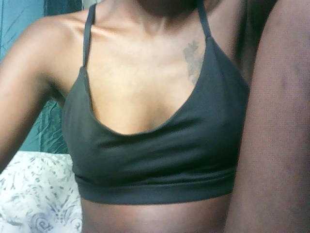Sexypetiteher, live now on BongaCams