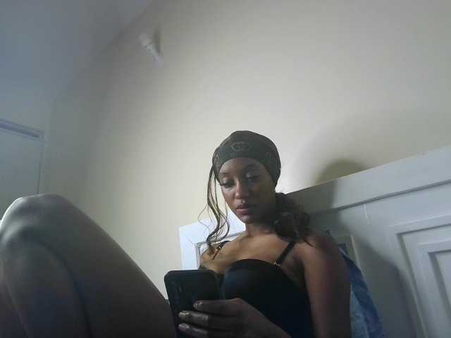 Sexypetiteher live cam on BongaCams