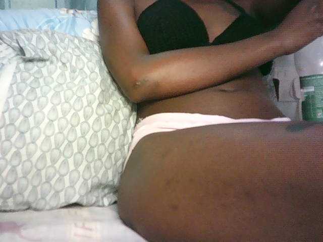 Sexypetiteher live cam preview