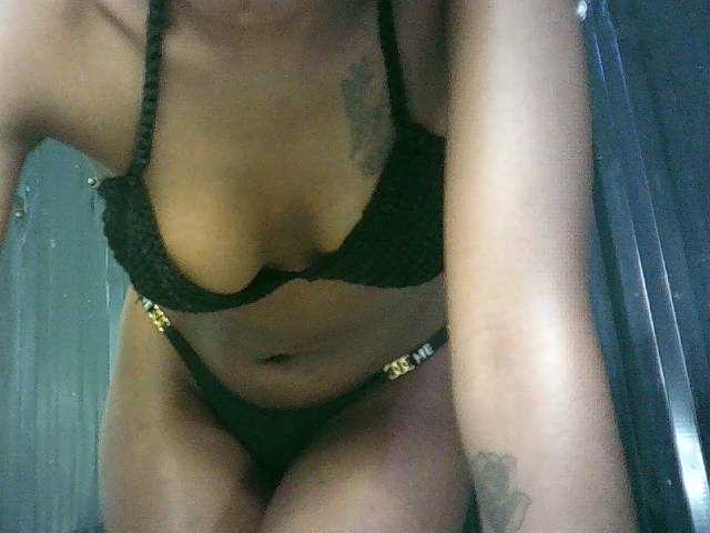 Sexypetiteher live cam preview