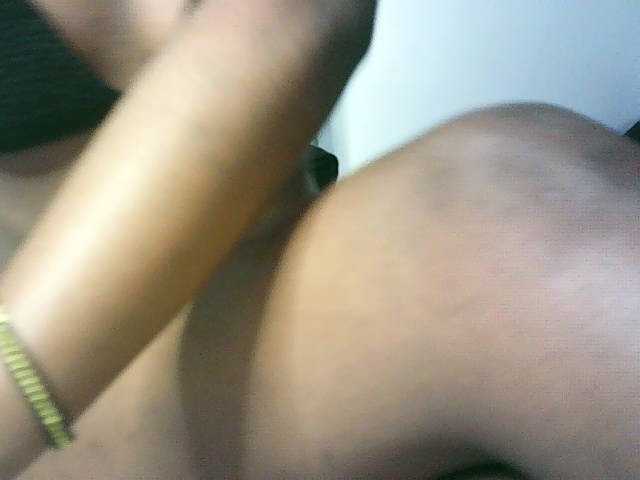 Sexypetiteher live cam preview
