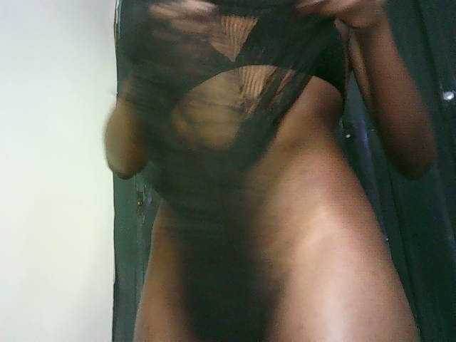 Sexypetiteher live cam preview