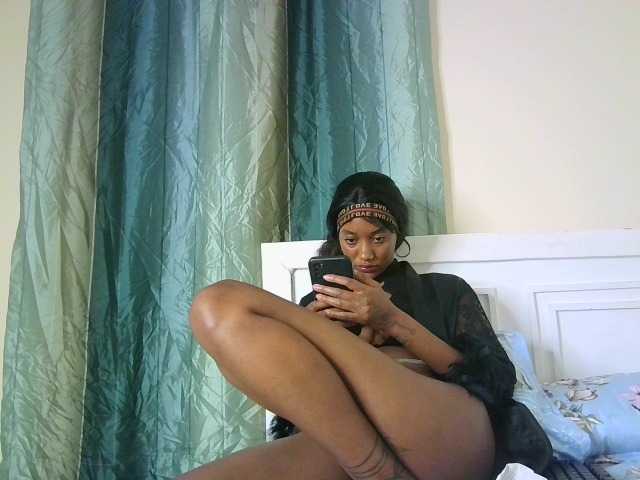 Sexypetiteher live cam on BongaCams