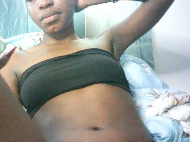 Sexypetiteher, en directo ahora en BongaCams